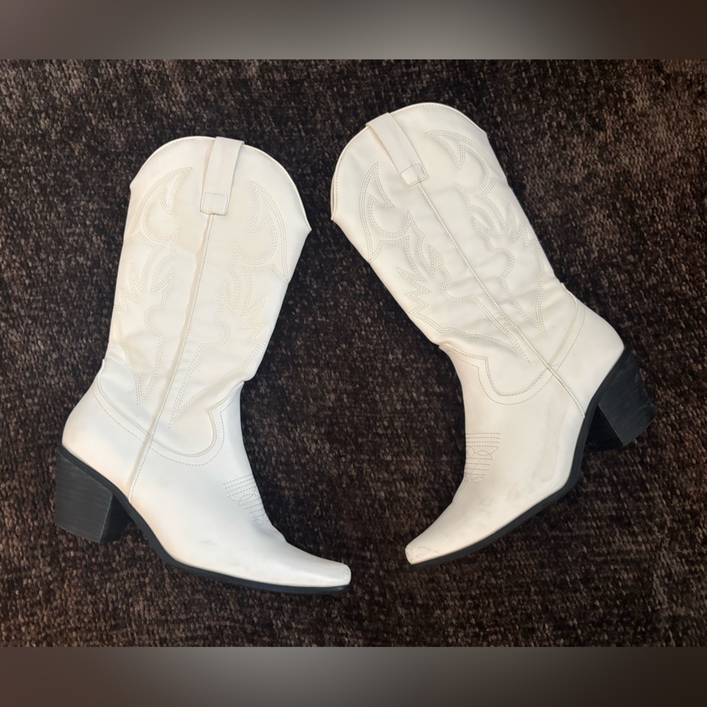 Princess Polly Clayton Boots - White